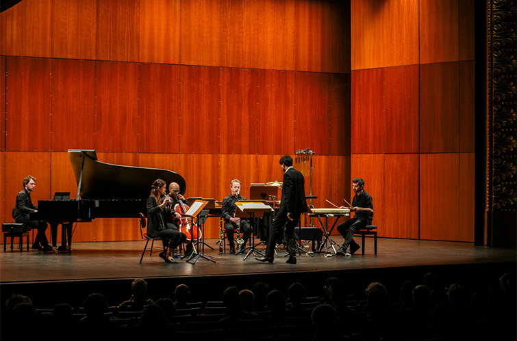 Guillaume Bourgogne e Sond’Ar-te Electric Ensemble · © EGEAC – São Luiz Teatro Municipal